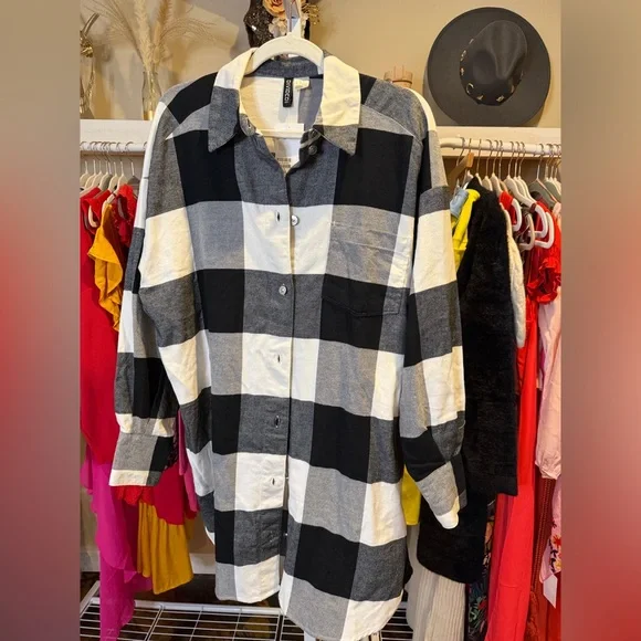 NWT Divided Oversized Monochrome Checkered Button Down Shirtdress - Picture 5 of 8